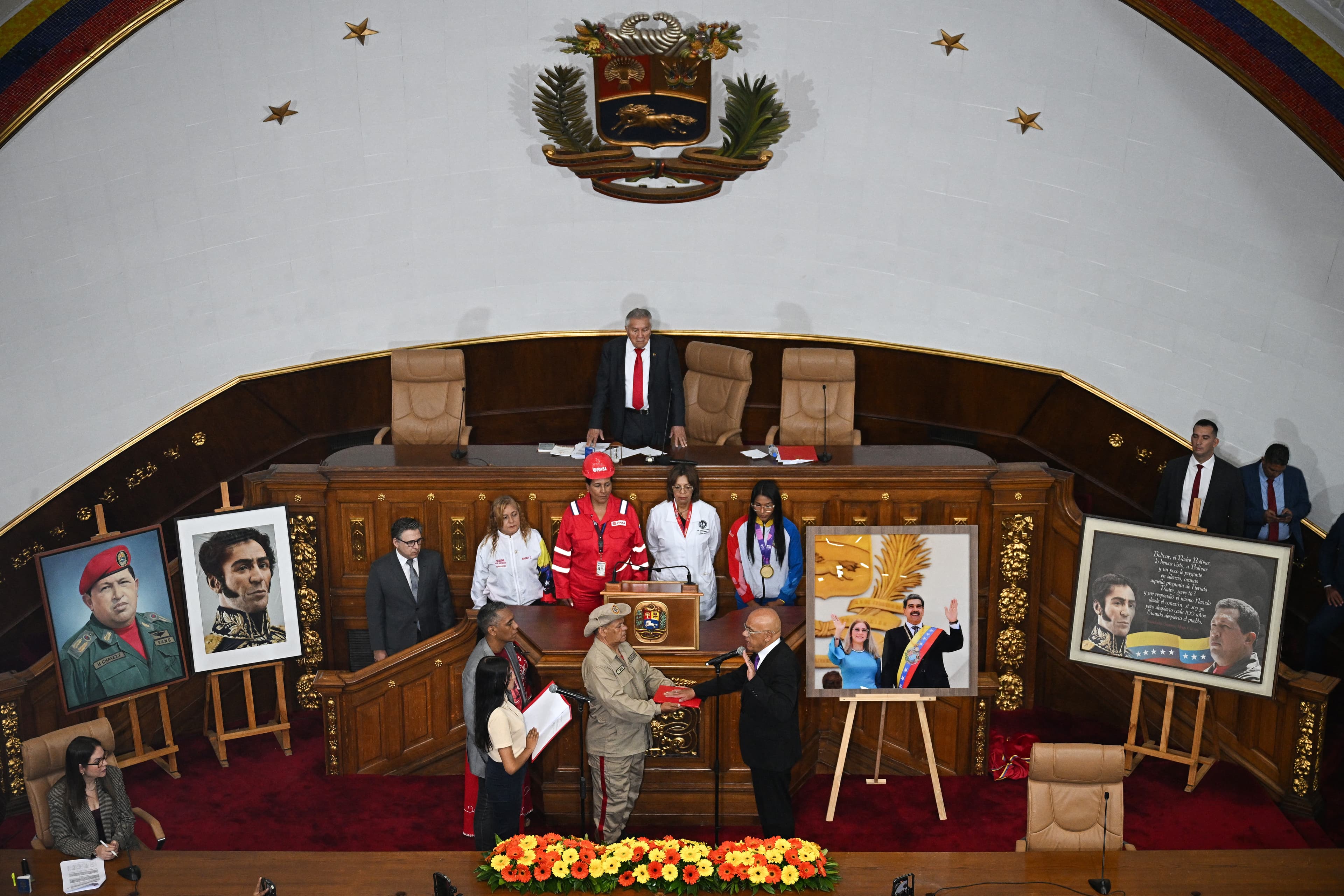 აშშ-ის სპეცრაზმის შეჭრის შემდეგ, ვენესუელის ახალმა პრეზიდენტმა კაბინეტის წევრებს შეხვდა