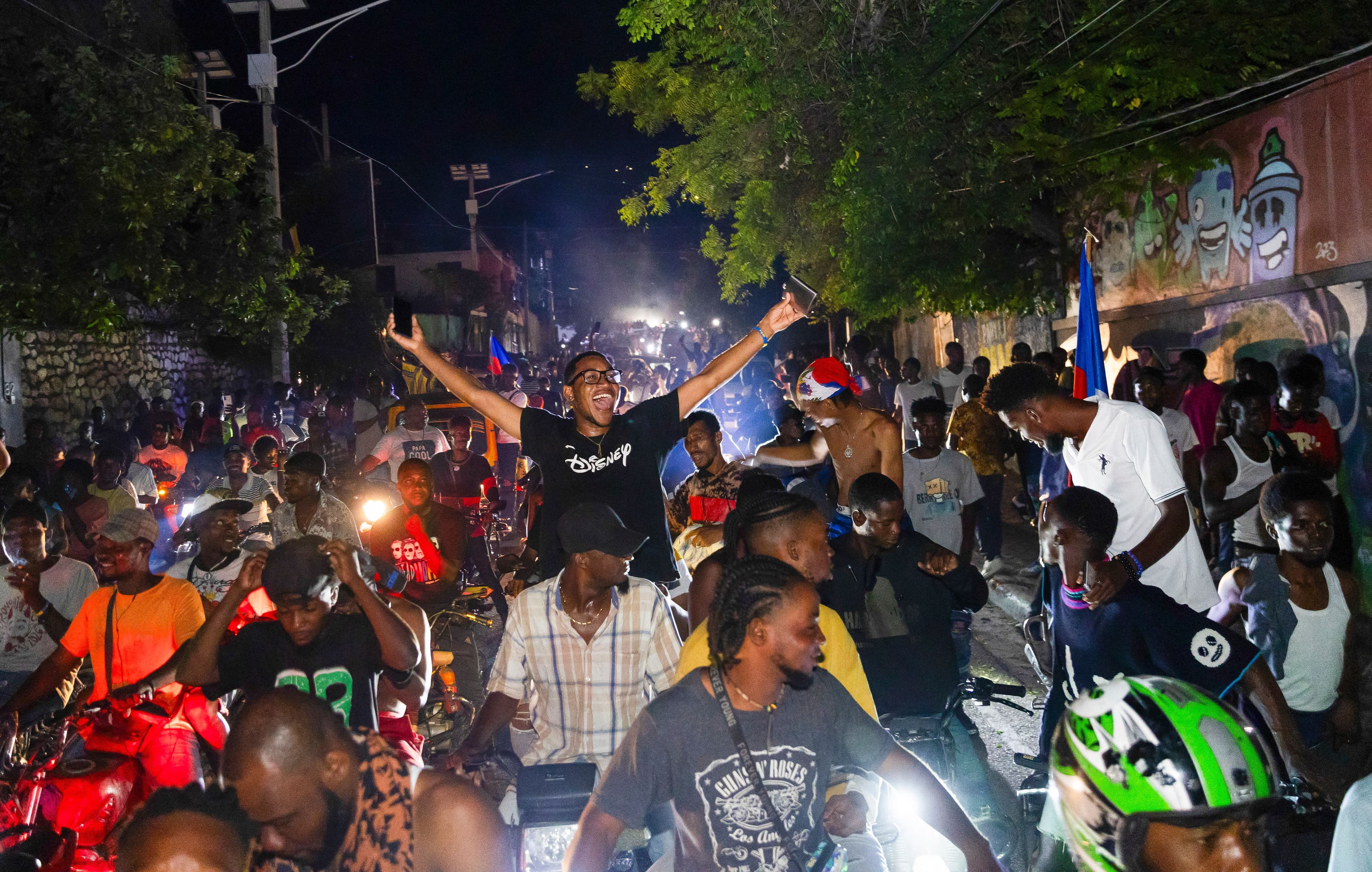 ათიათასობით ჰაიტიელი ქუჩებში გამოვიდა მსოფლიო თასზე პირველი ადგილის აღსანიშნავად