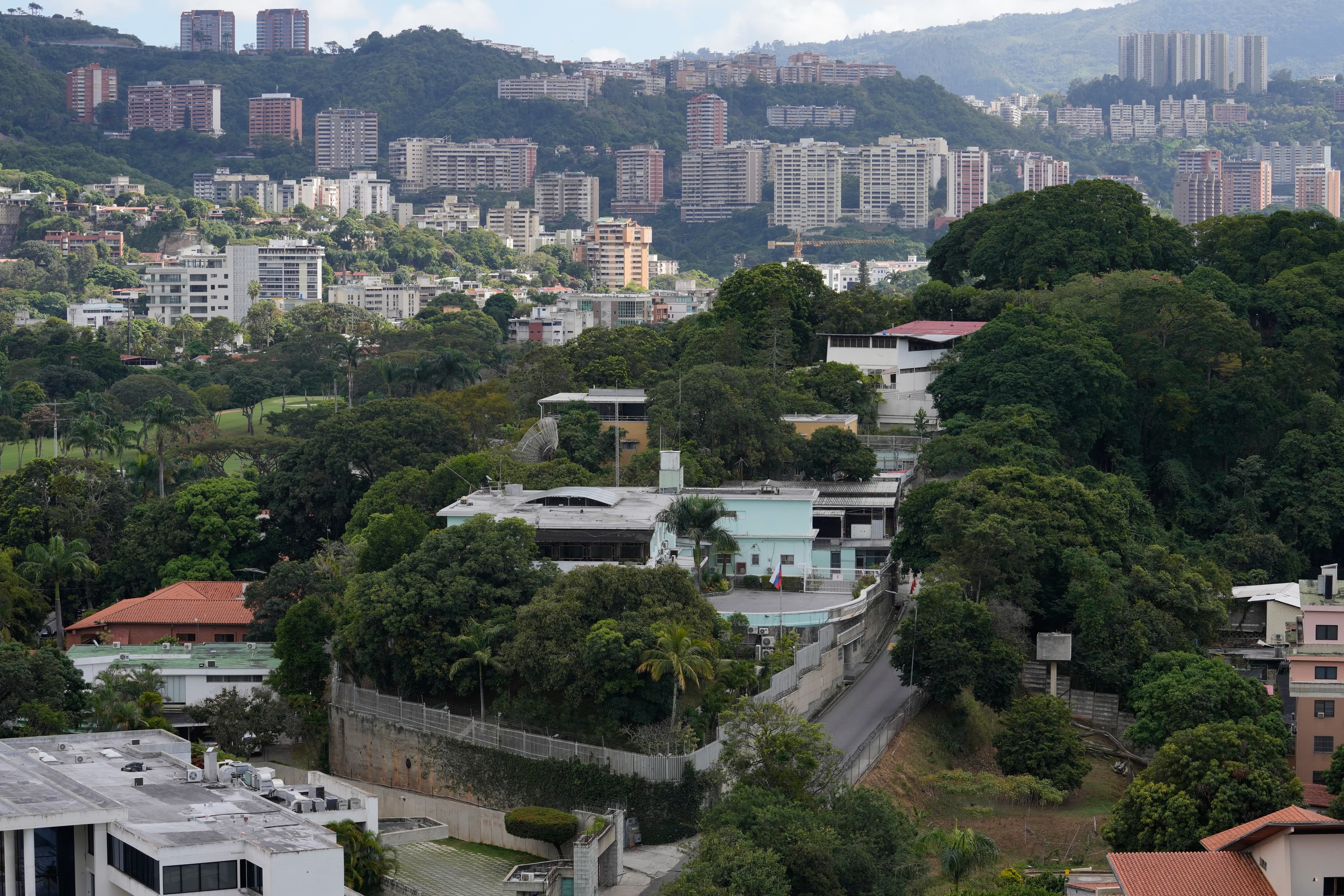 რუსეთი განიცდის მადუროს ტყვედ ჩავარდნას, ტრამპი კი ვენესუელაში იჭრება