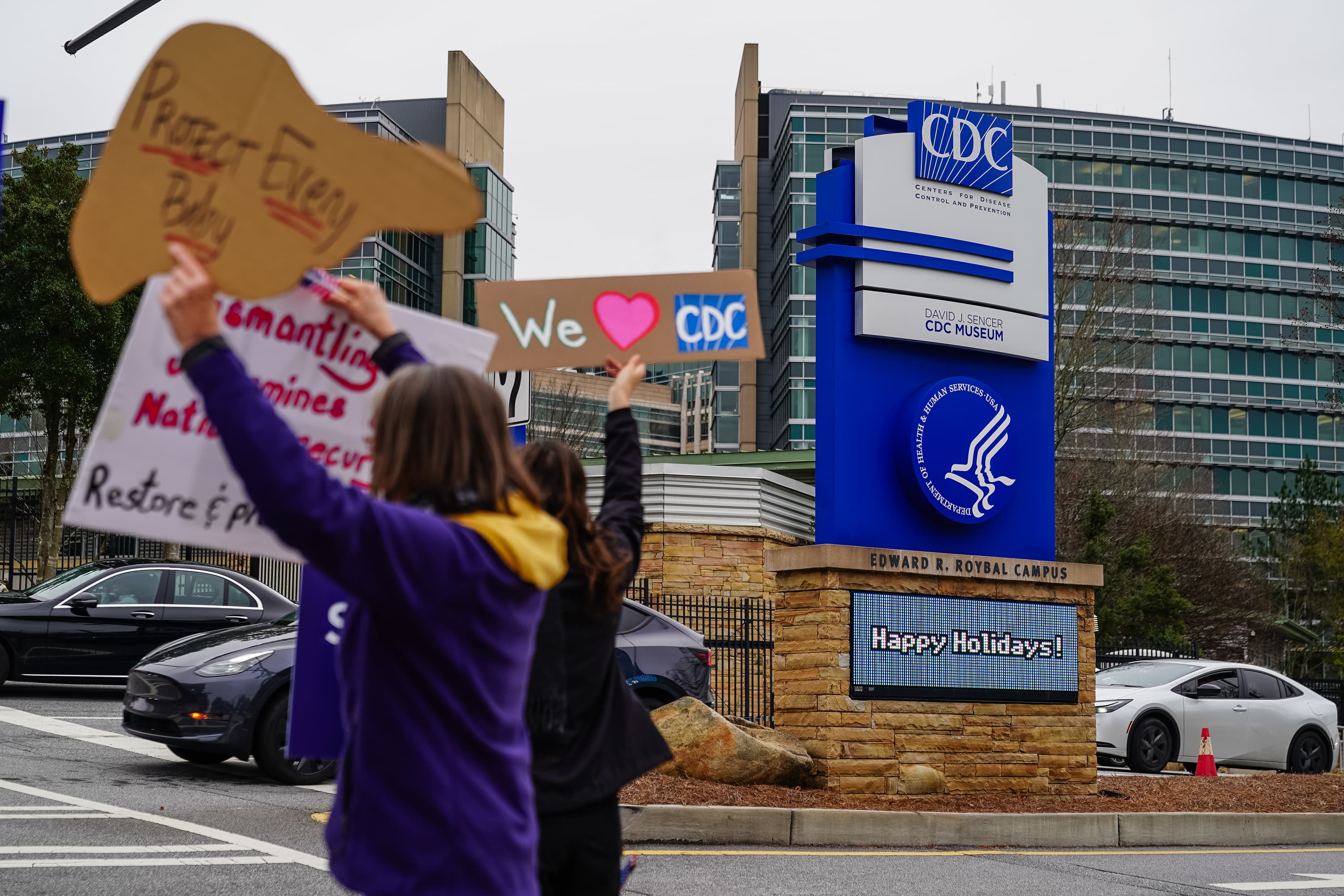 ტრამპი საერთაშორისო ვაქცინაციის გრაფიკების გადახედვას ითხოვს
