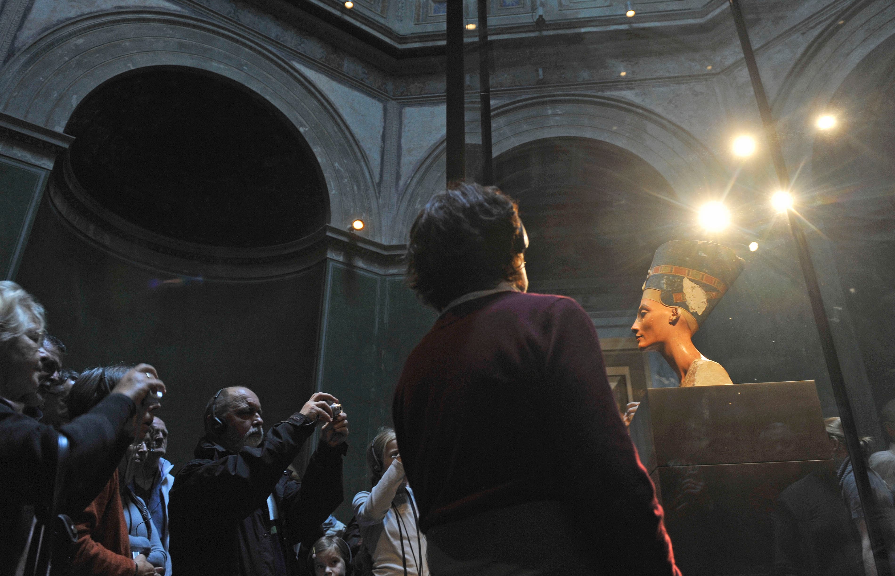 ბერლინში ნეფერტიტის ბიუსტის სანახავად ჩასული მონიკა ჰანა