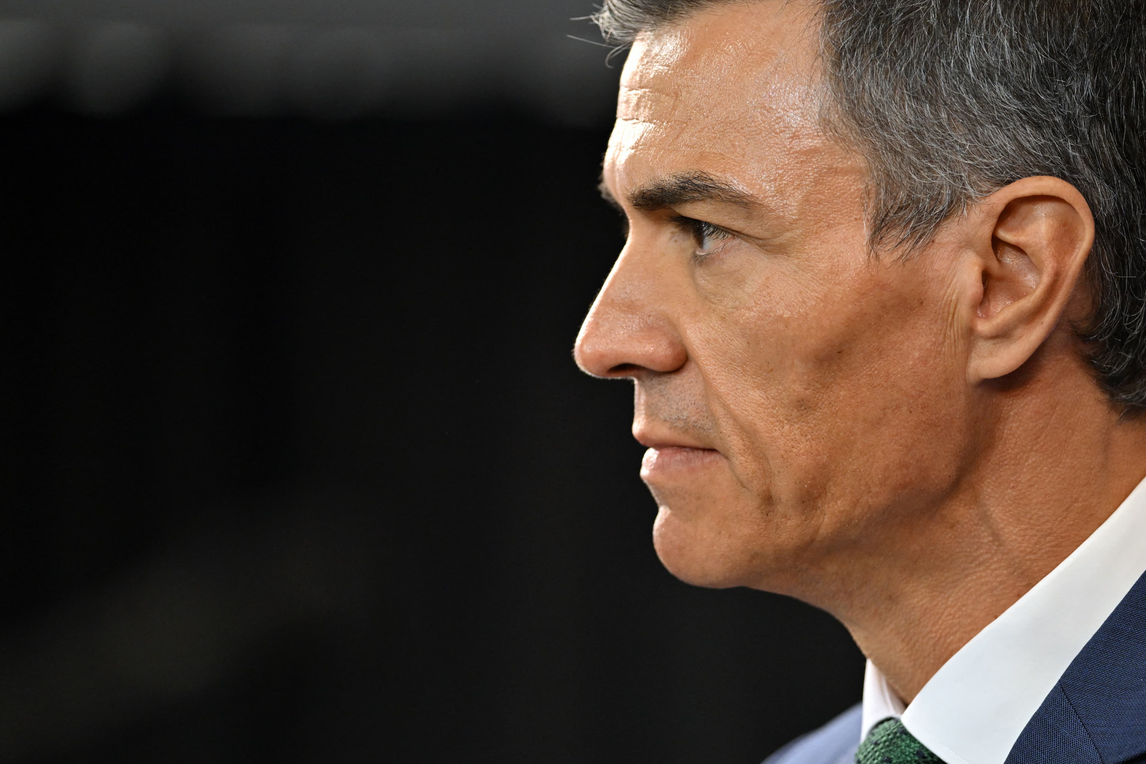 ესპანეთის პრემიერ-მინისტრი პედრო სანჩესი მტკიცედ დგას აშშ-ს მუქარის წინააღმდეგ, იმეორებს ვალდებულებას მშვიდობისა და საერთაშორისო სამართლის მიმართ