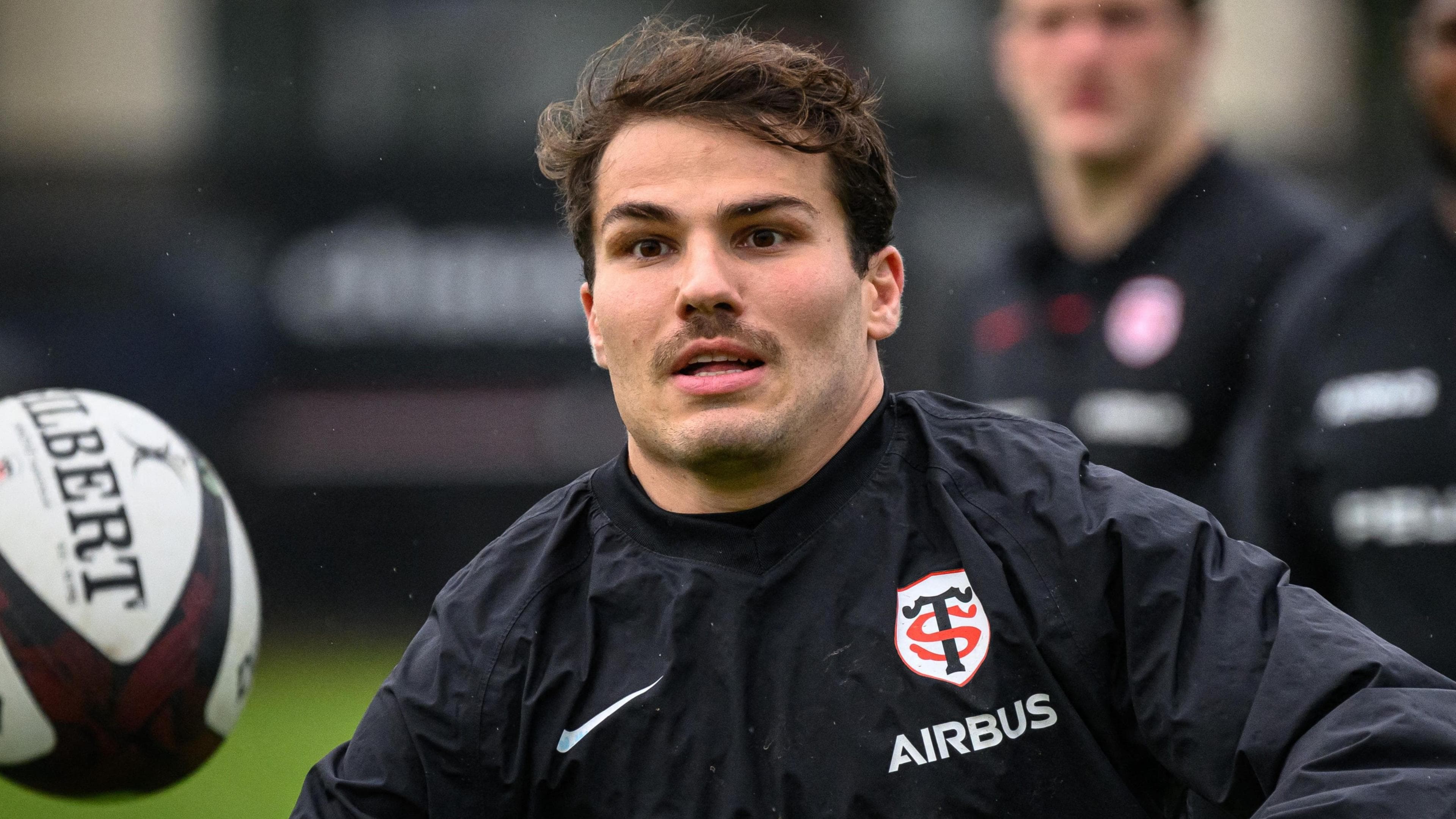 ანტუან დიუპონი მუხლის სერიოზული ტრავმისგან გამოჯანმრთელებას დაიწყებს