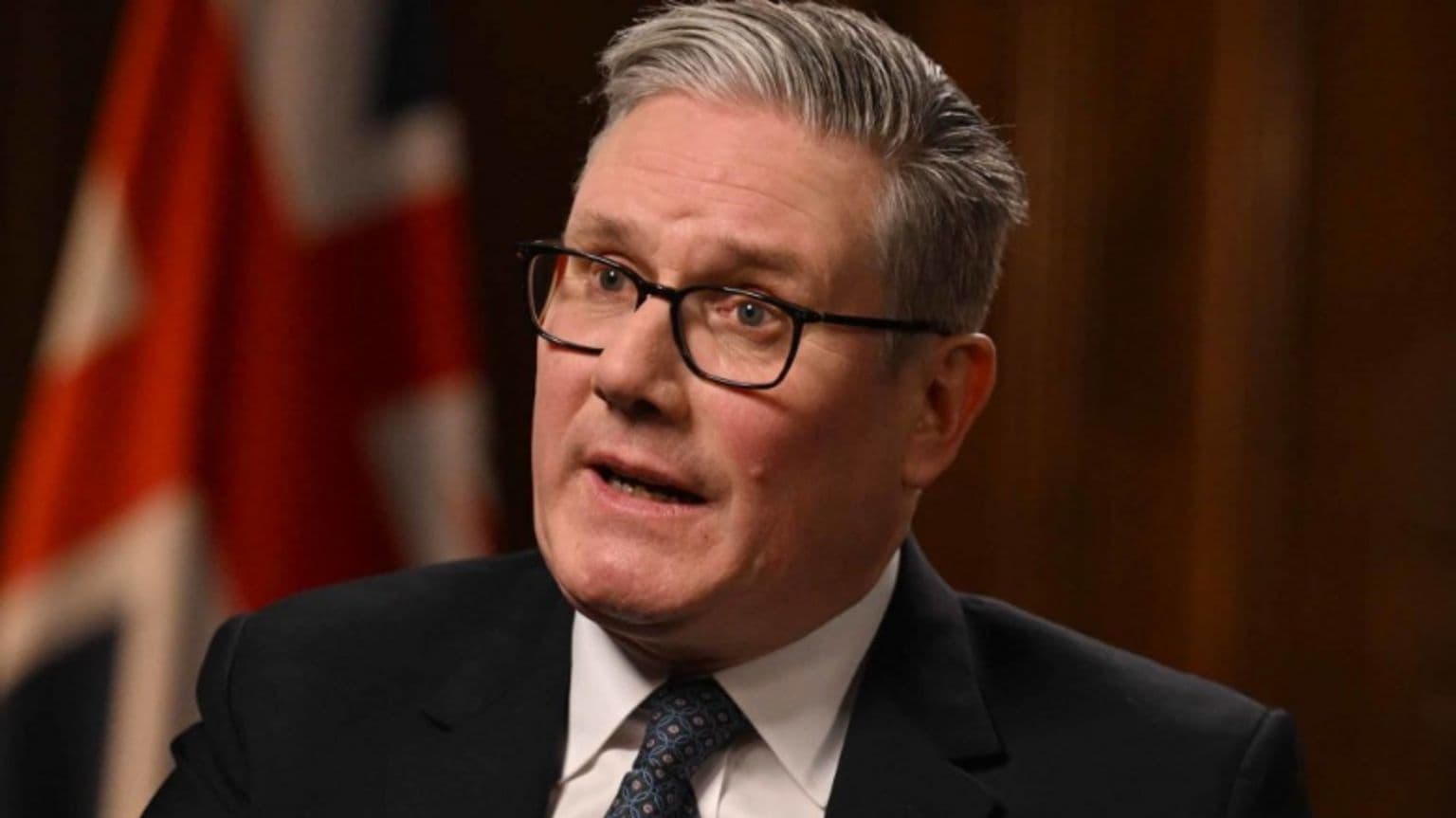 დიდი ბრიტანეთის პრემიერ-მინისტრი სერ კირ სტარმერი მიუთითებს ევროკავშირის ერთიან ბაზართან უფრო მჭიდრო შესაბამისობისკენ