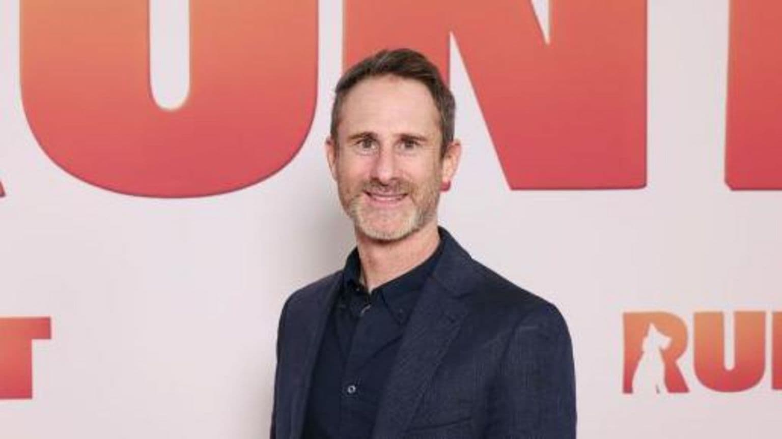 ბავშვთა ექსპლუატაციის ბრალდებით ავსტრალიელი მწერალი კრეიგ სილვი დააკავეს