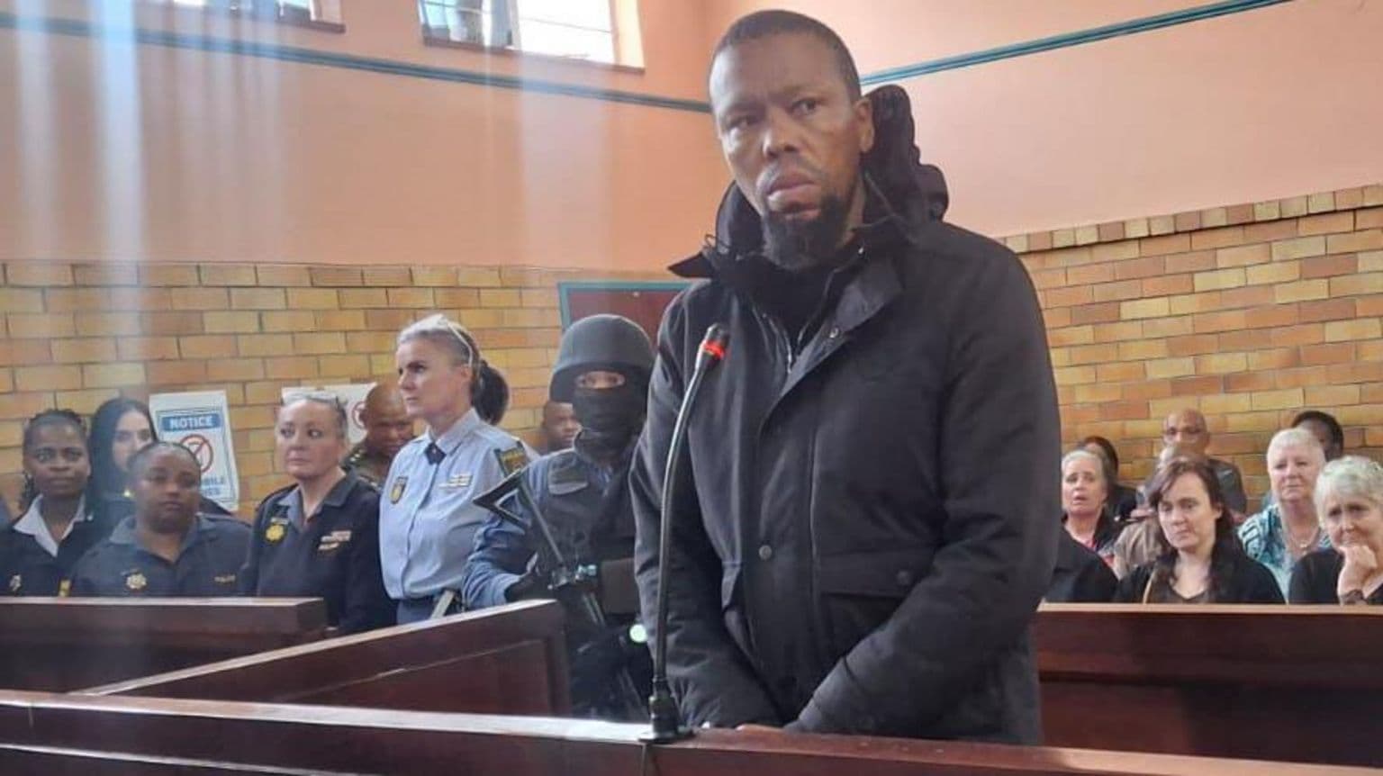 ყოფილი პოლიციის ოფიცერი ბრალი წაუყენეს სამხრეთ აფრიკაში პოლიციის კორუფციის მთავარი მოწმის მკვლელობაში