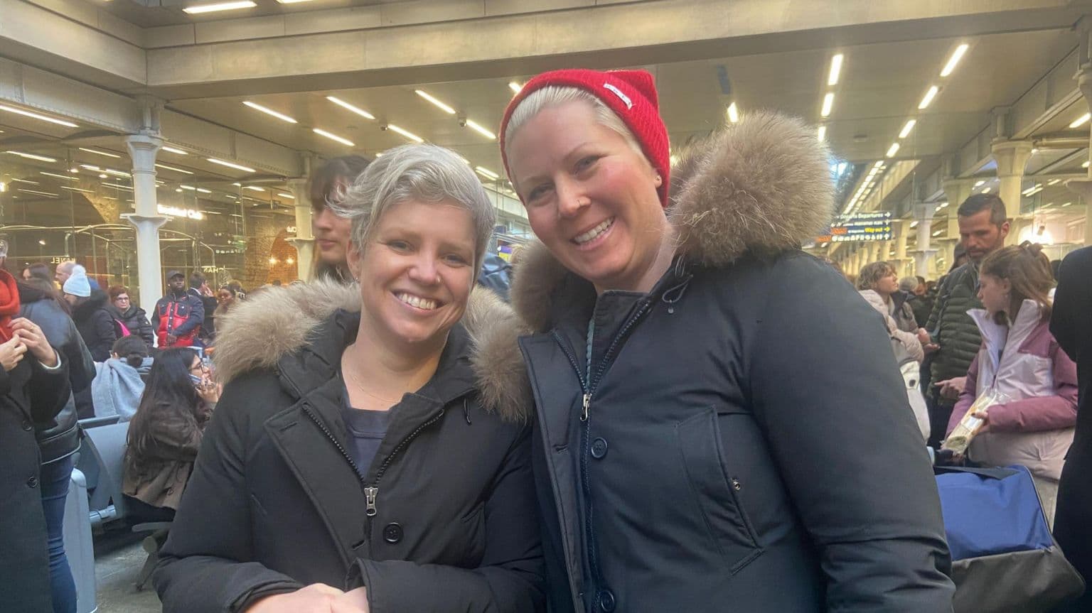 ელექტროენერგიის გათიშვამ დახურა არხის გვირაბი, დაარღვია მოგზაურობის გეგმები ათასობით ადამიანისთვის