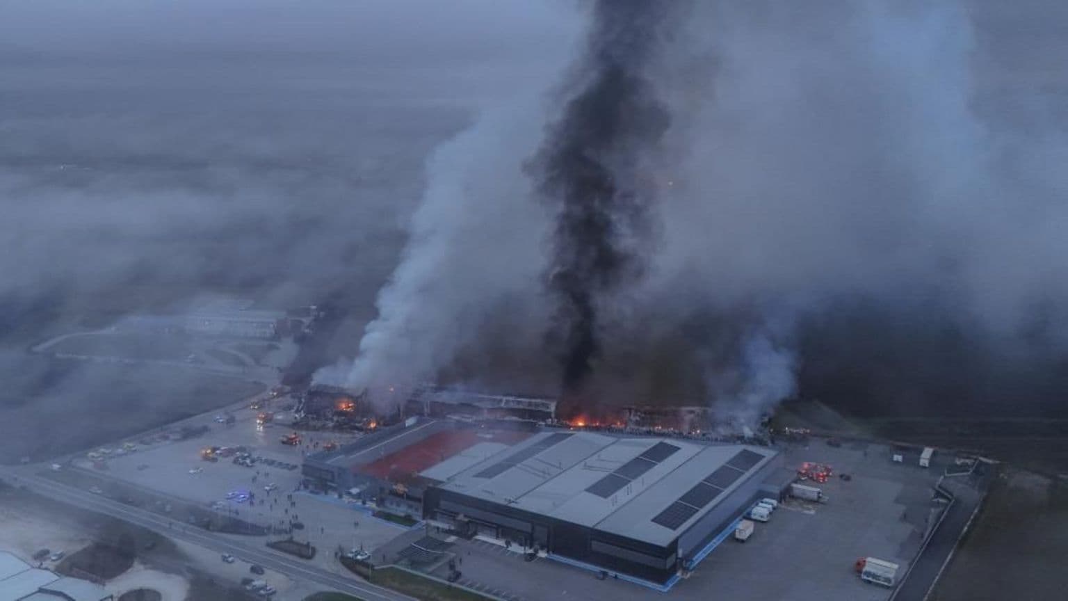 საბერძნეთის ორცხობილების ქარხანაში გაჩენილი ხანძარი, სულ მცირე, ოთხ ადამიანს ემსხვერპლა, ერთი კი დაკარგულია