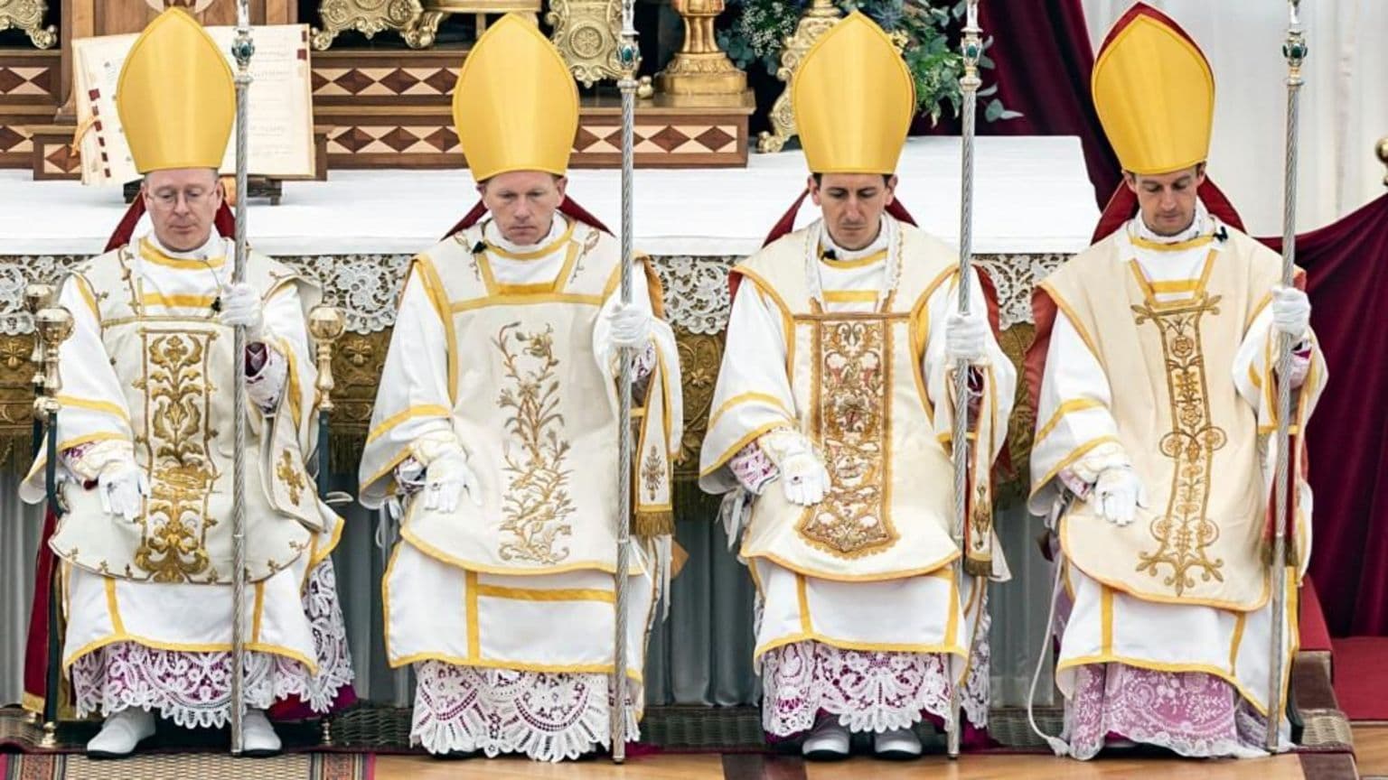 ათასობით ადამიანი შეიკრიბა SSPX-ის ახალი ეპისკოპოსების კურთხევაზე, პაპის წინააღმდეგობის მიუხედავად