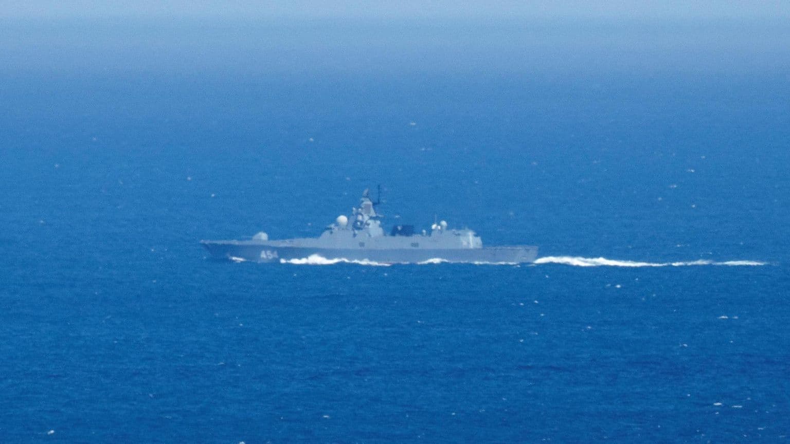 აშშ-ის ძალები აკვირდებიან ვენესუელის ნავთობის ტანკერს, რომელსაც რუსეთი იცავს