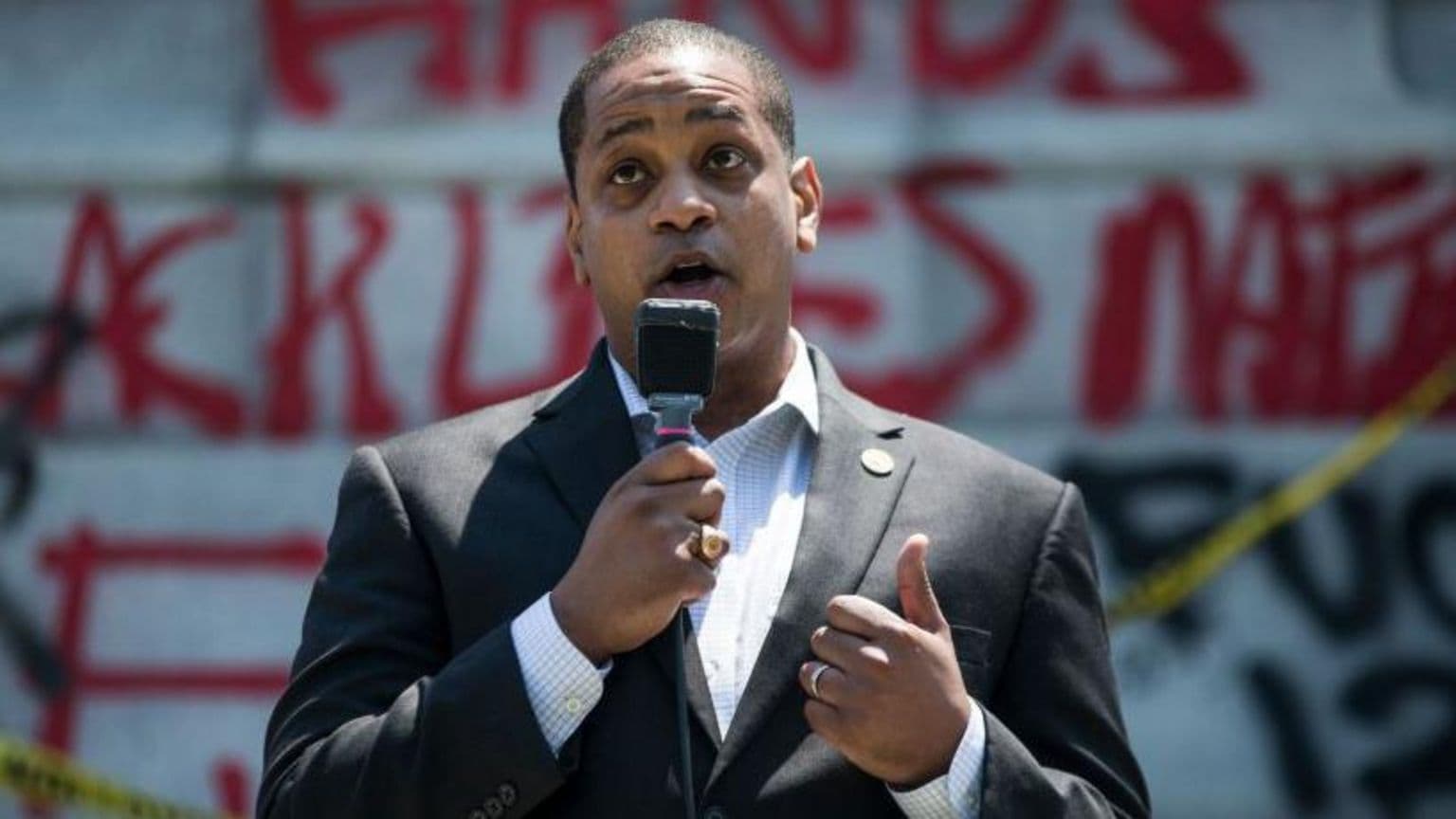 ყოფილი ვიცე-გუბერნატორი და მისი მეუღლე გარდაცვლილი იპოვეს - მკვლელობა-თვითმკვლელობა