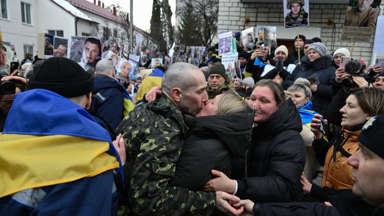 ზელენსკი ეწვია ფრონტის ხაზს, უკრაინამ და რუსეთმა გაცვალეს 500 ტყვე