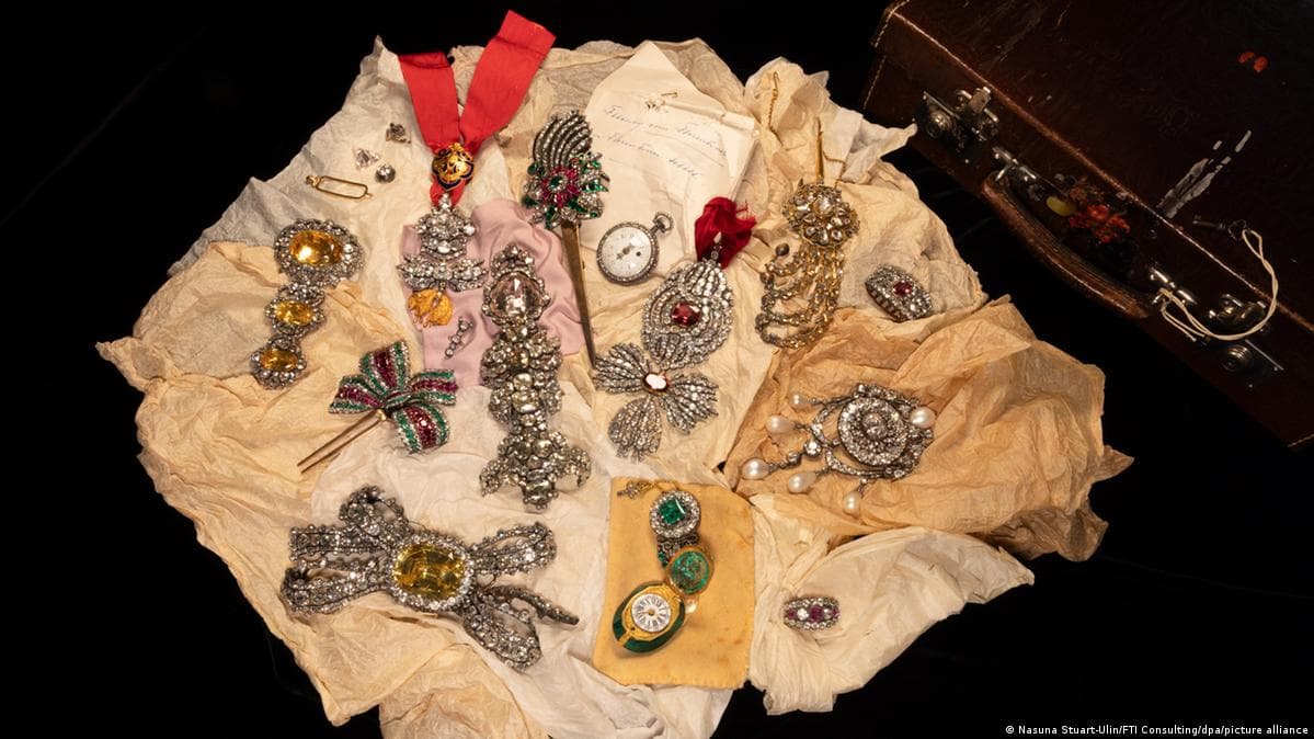 ავსტრიის იმპერატორის ოჯახის სამკაულების კოლექცია კანადაში 100 წლის შემდეგ გამოჩნდება