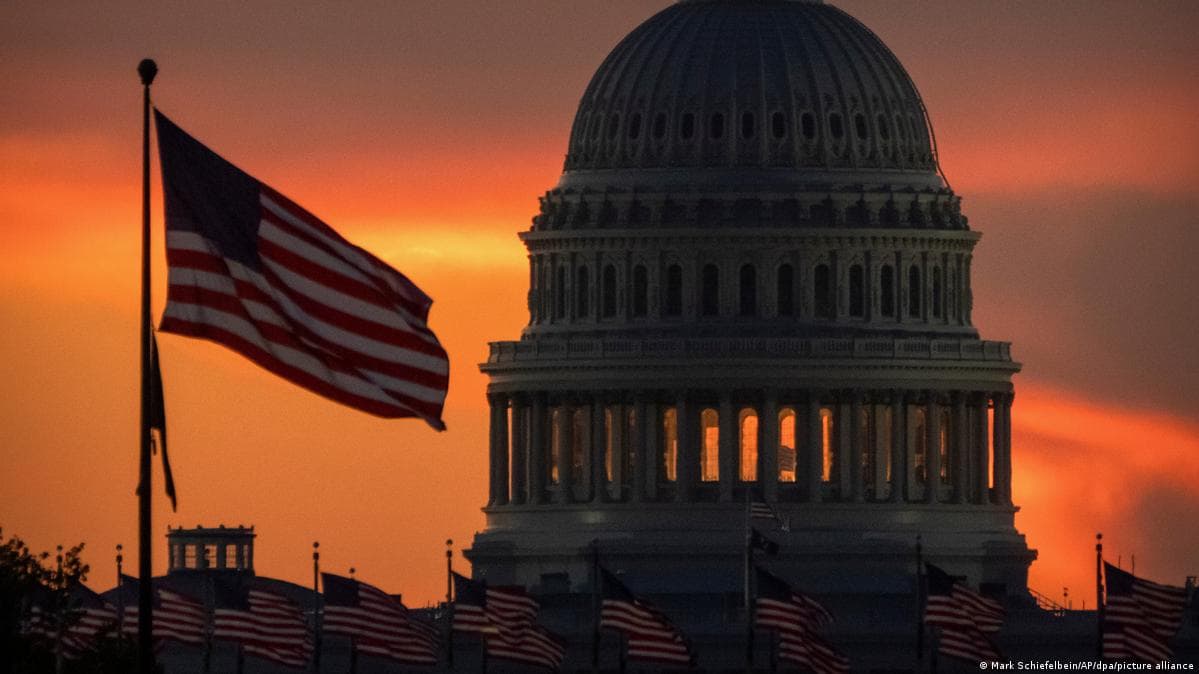 აშშ-ის სენატმა მიიღო კანონპროექტი მთავრობის დახურვის დასასრულებლად