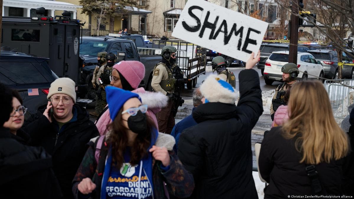 აშშ-ის ICE-ის აგენტმა მინეაპოლისში ქალი მოკლა, რომელიც მას ავტომობილით შეჯახებას ცდილობდა
