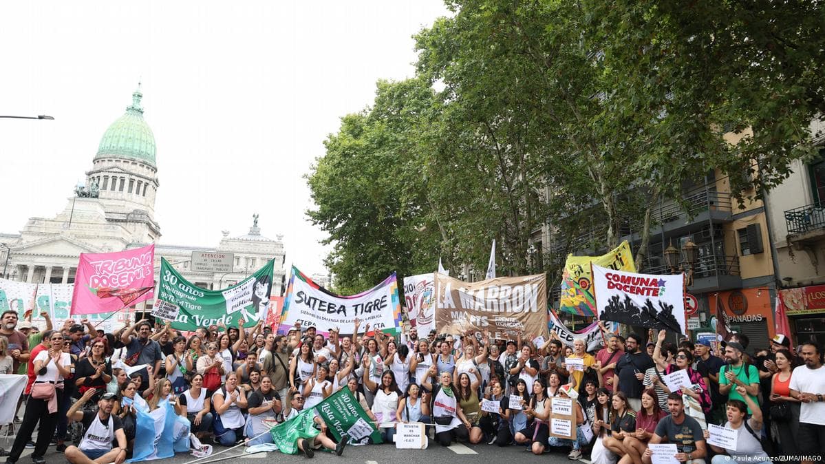 არგენტინელი მუშები შეუერთდნენ გაფიცვას შრომითი რეფორმის კანონპროექტის წინააღმდეგ